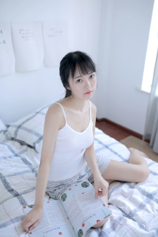 男人摸美女的胸